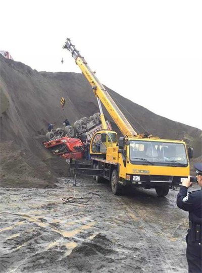 屏山上犹道路救援